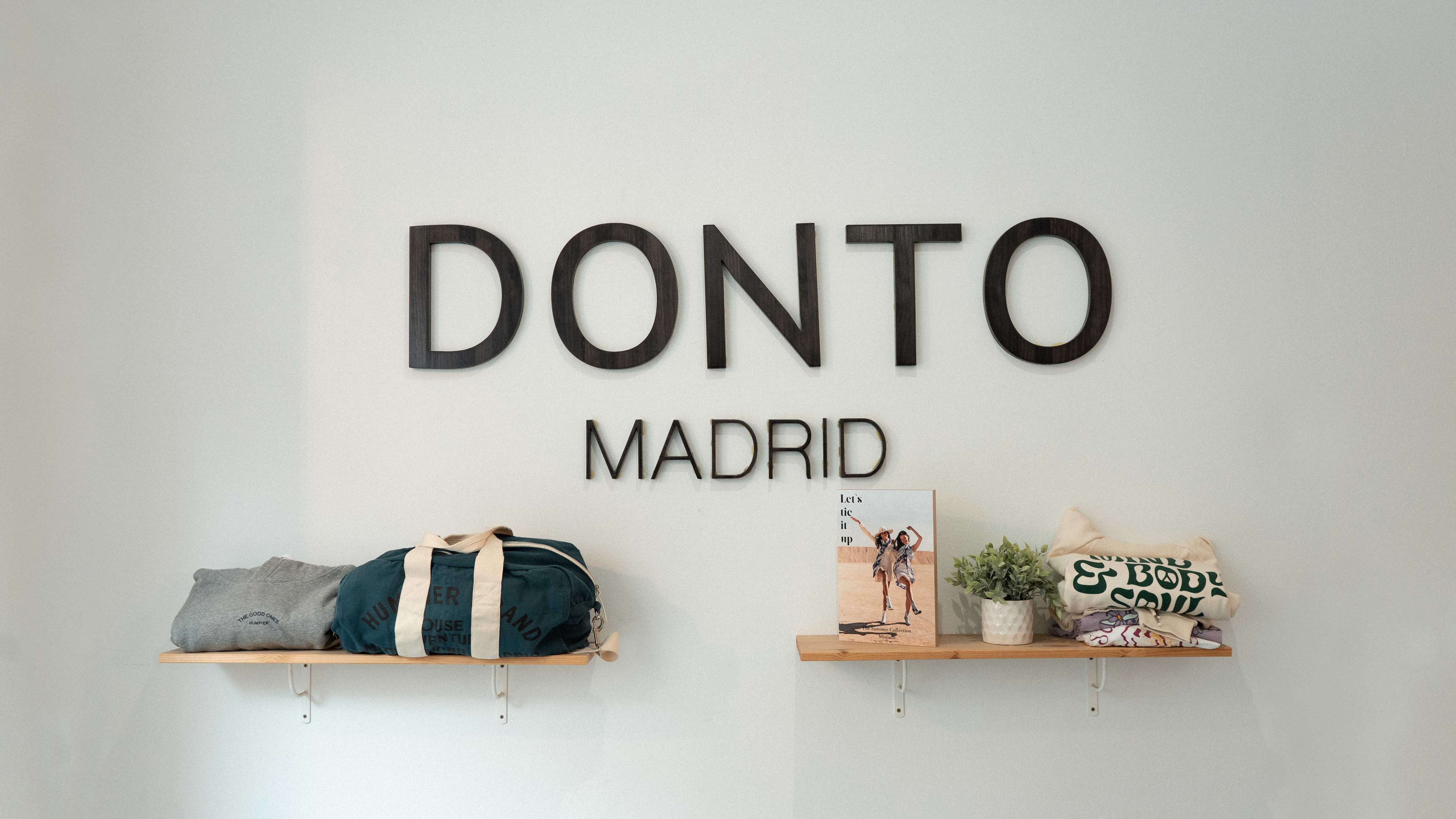 Interior de la tienda Donto
